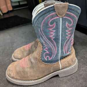 Ariat Beige Textured Fabric